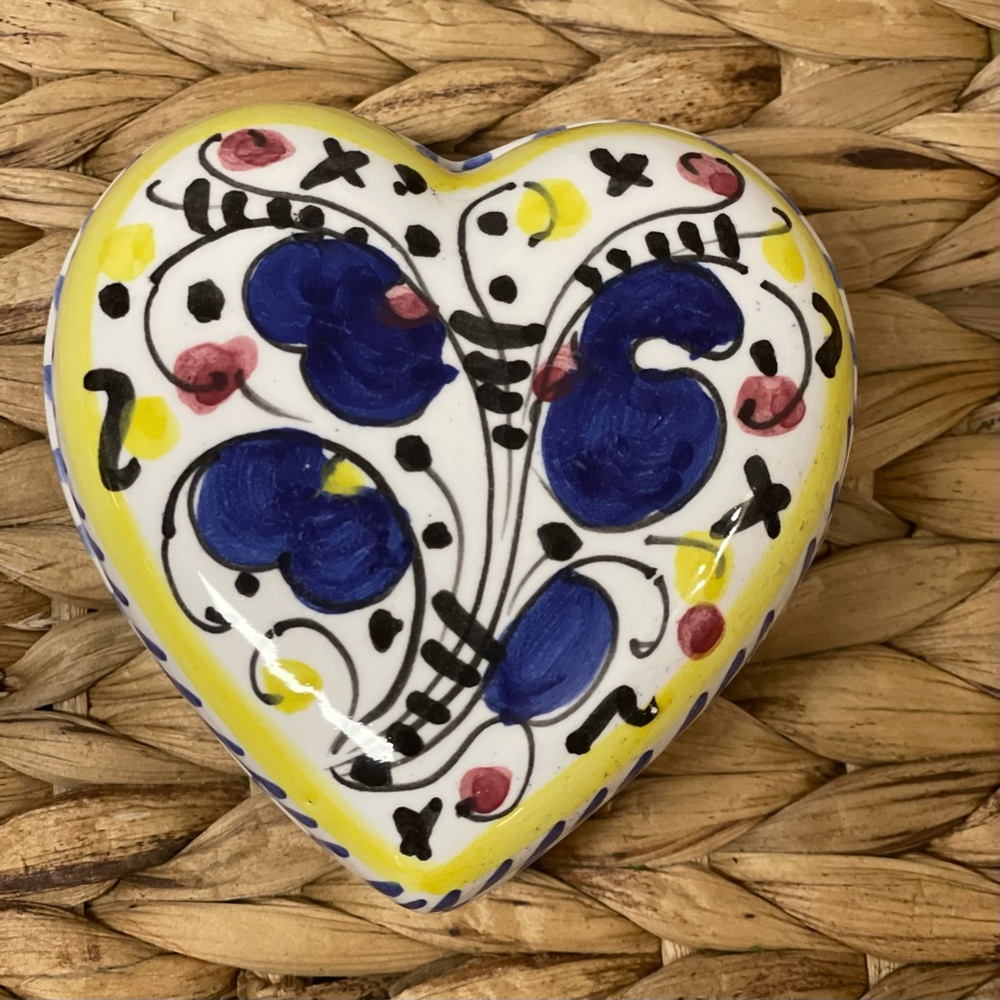 Lavorato E Dipinto Mano
Deruta PG Hand Painted Heart
Trinket Box Made in Italy